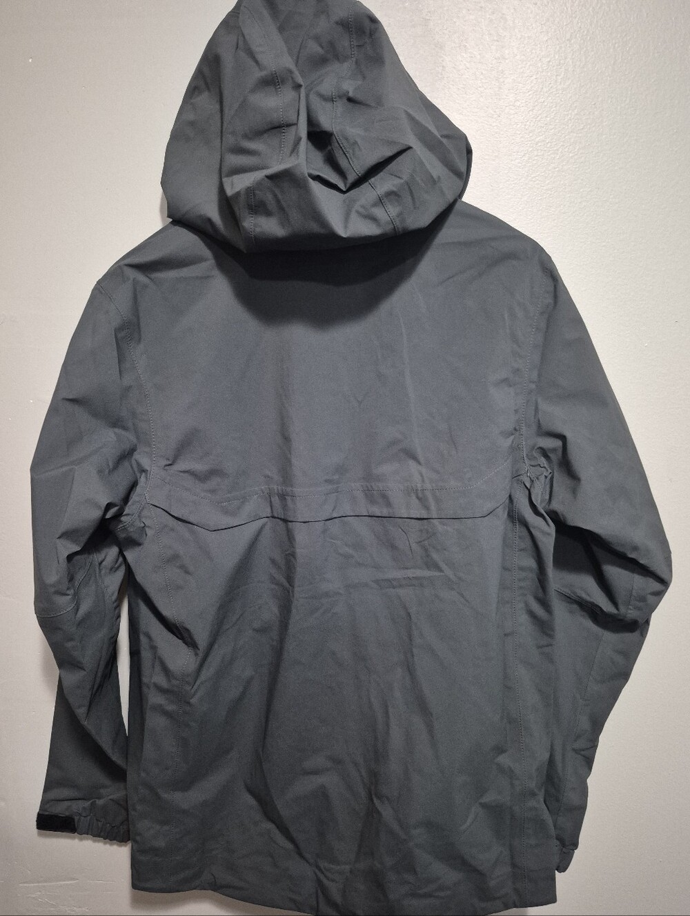 Nike Men's Dark Gray Hooded Raincoat with Blue Detroit Lions Emblem - Picture 3 of 7